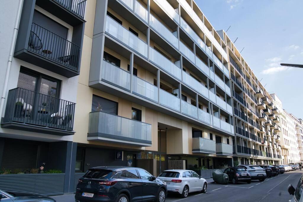 Modern Apartment Near Stadtpark Vienna Exterior photo
